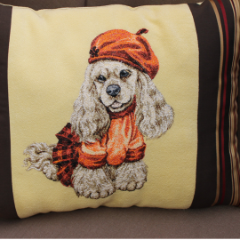 Siuvinėta pagalvė "Šuniukas su berete"