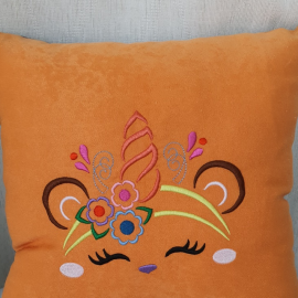 Siuvinėta pagalvė "Vienragis katytė"