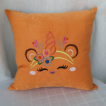 Siuvinėta pagalvė "Vienragis katytė"