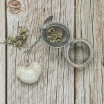 Arbatos sietelis su balta širdele Arbatos sietelis su balta širdele