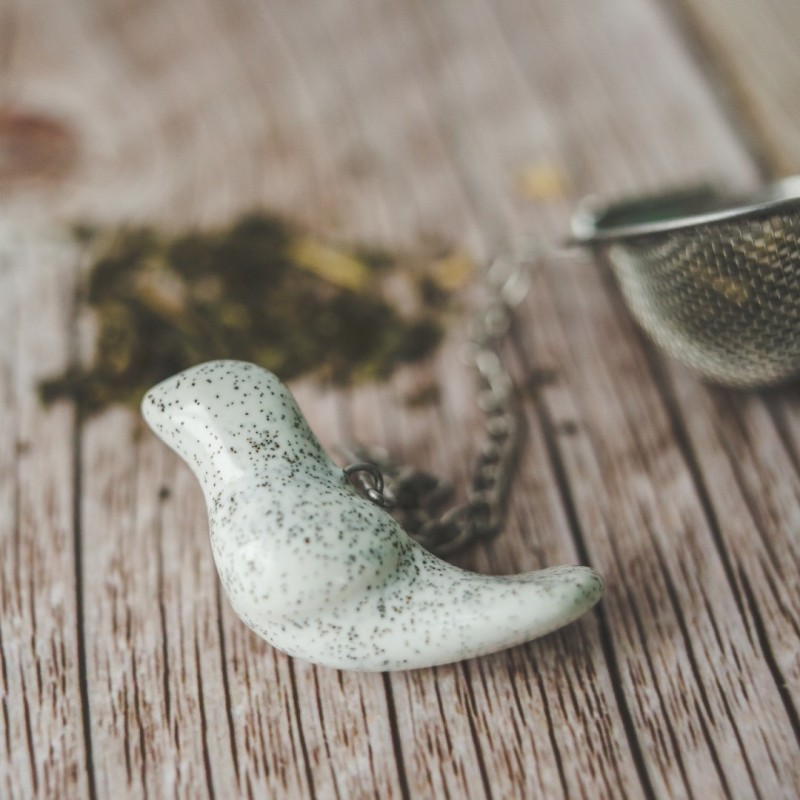 Arbatos sietelis su baltu paukšteliu Arbatos sietelis su baltu paukšteliu