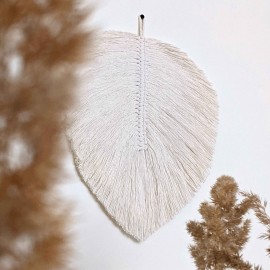 Makrame dekoracija - Plunksna Makrame dekoracija - Plunksna