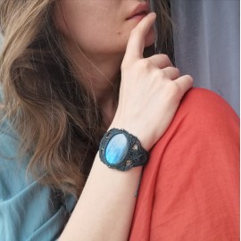 Plati apyrankė su labradoritu