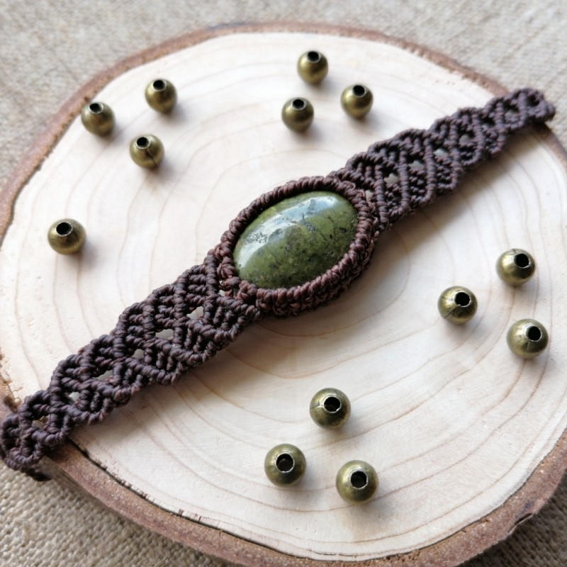 Apyrankė su žaliuoju jaspiu Apyrankė su žaliuoju jaspiu