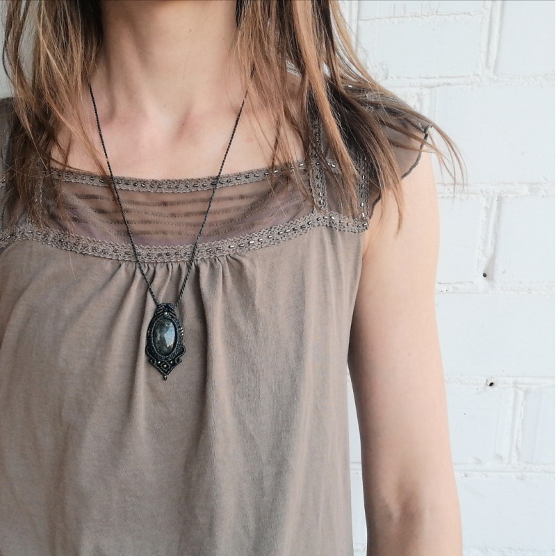 Kaklo pakabukas su turmalino kvarcu