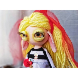 Elfo lėlė geltonais plaukais
