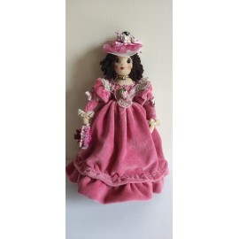Lėlė dama su rožine skrybele