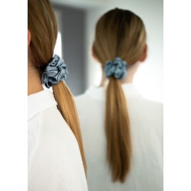 Natūralaus šilko plaukų gumytė, Pelenų Mėlyna Natūralaus šilko plaukų gumytė, Pelenų Mėlyna