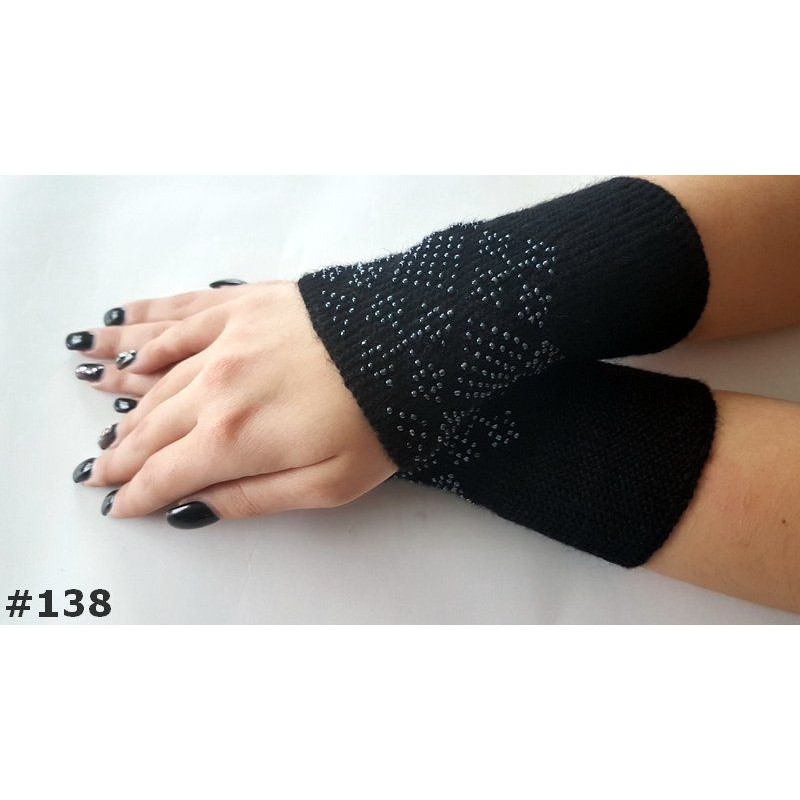 138 Juodos riešinės 