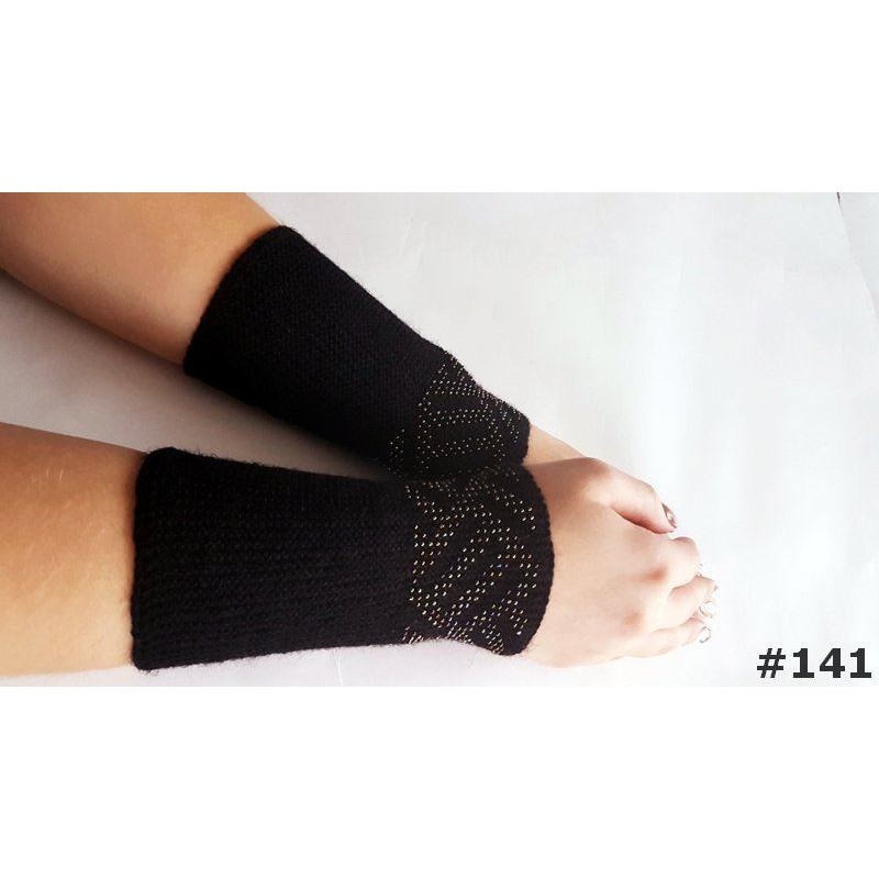 141 Juodos riešinės 