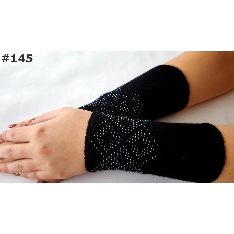 145 Juodos riešinės 