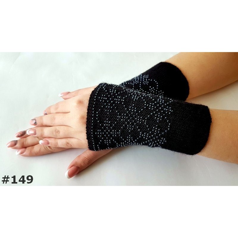 149 Juodos riešinės 