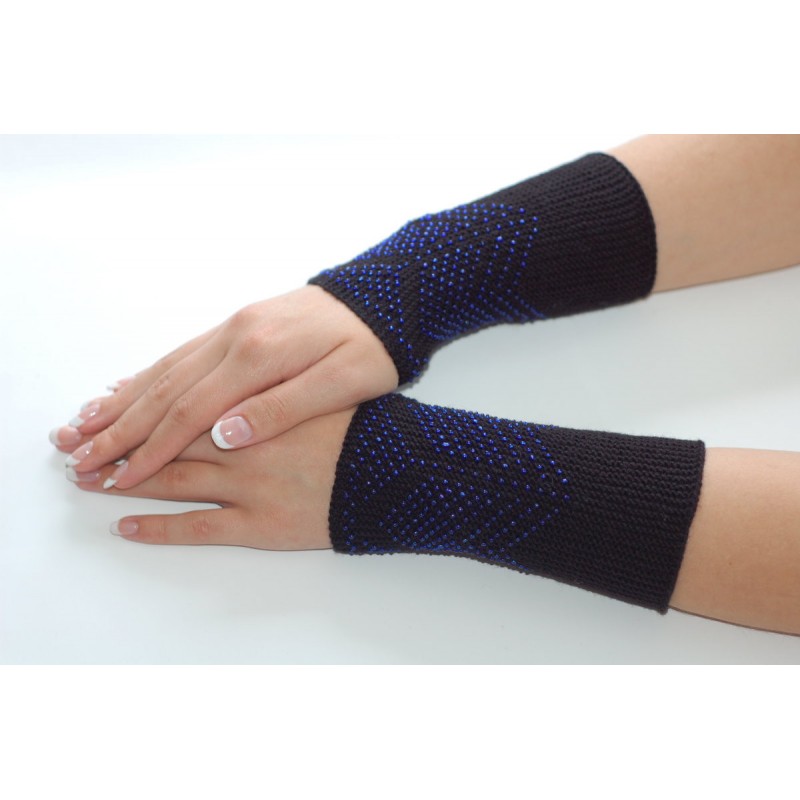 103 Juodos riešinės 