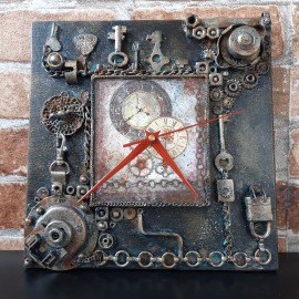 Sieninis laikrodis su metaliniu dekoru „Steampunk“