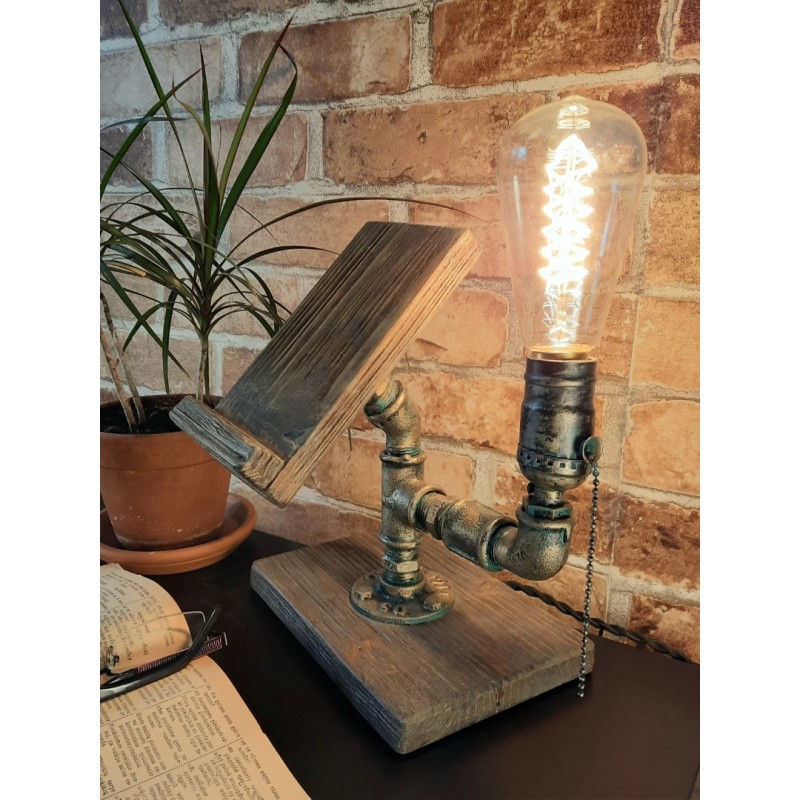 Modernus industrinio stiliaus šviestuvas su laikikliu telefonui