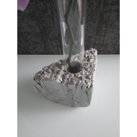 Vazos iš betono ir stiklo „Trys“