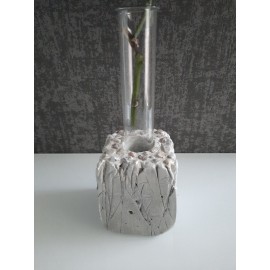 Vazos iš betono ir stiklo „Trys“