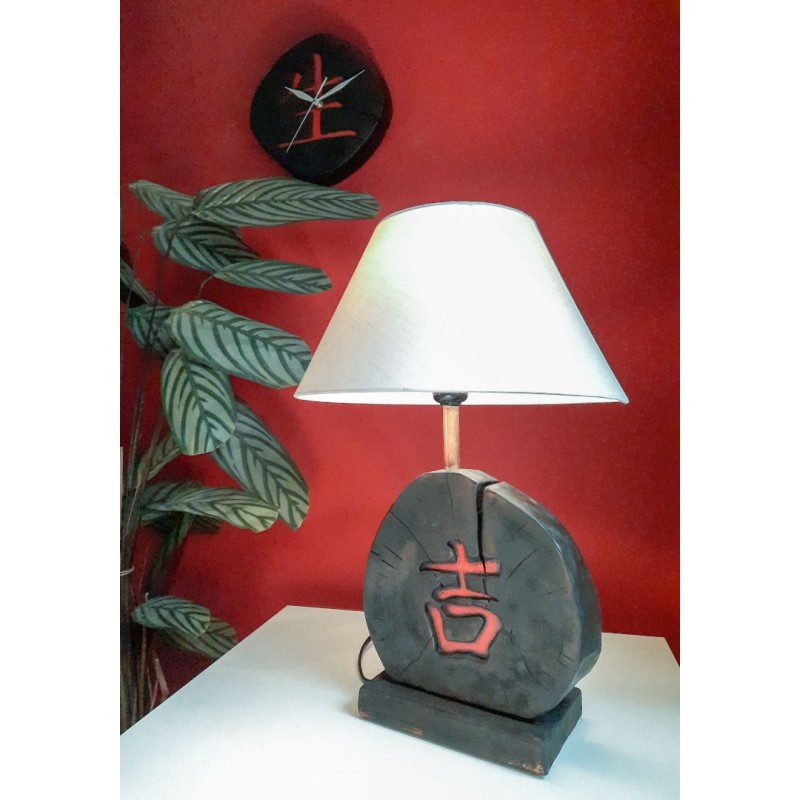 Lempa iš medžio su gaubtu „Sėkmė“