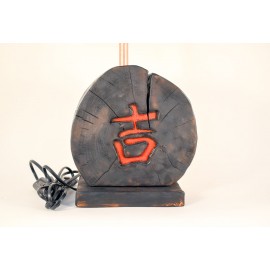 Lempa iš medžio su gaubtu „Sėkmė“