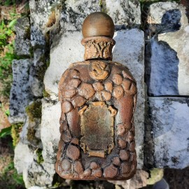 Dekoruotas butelis „Akmeninis namas“