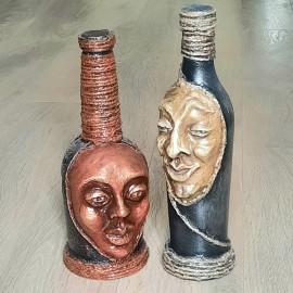 Stilinga kompozicija iš buteliu „Vyras ir Moteris“ Stilinga kompozicija iš buteliu „Vyras ir Moteris“