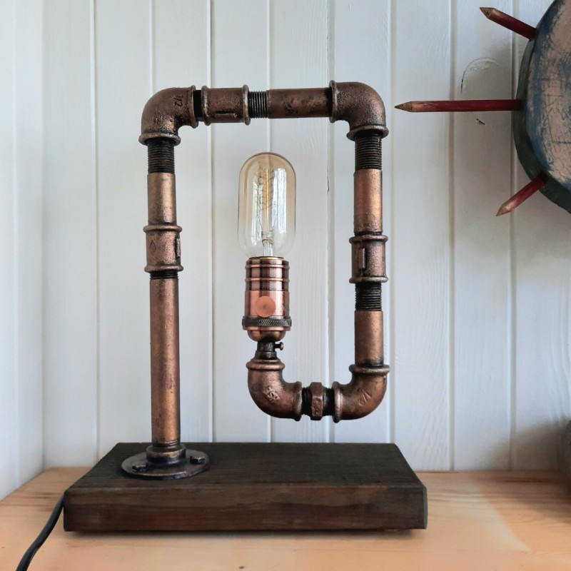 Modernus industrinio stiliaus šviestuvas „Kitoks kablelis“