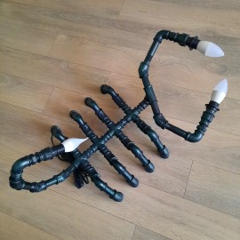 Modernus industrinio stiliaus šviestuvas „Skorpionas“