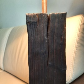 Lempa iš medžio su gaubtu „Ramybė“