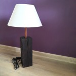 Lempa iš medžio su gaubtu „Ramybė“