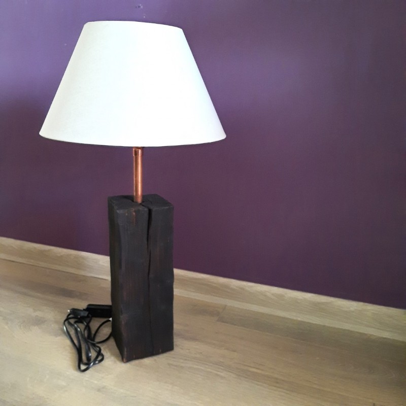 Lempa iš medžio su gaubtu „Ramybė“