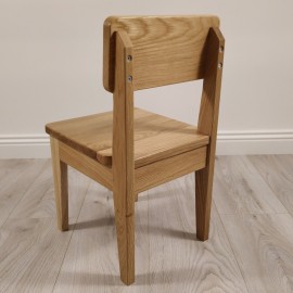 Ąžuolinė vaikiška kėdutė Ąžuolinė vaikiška kėdutė