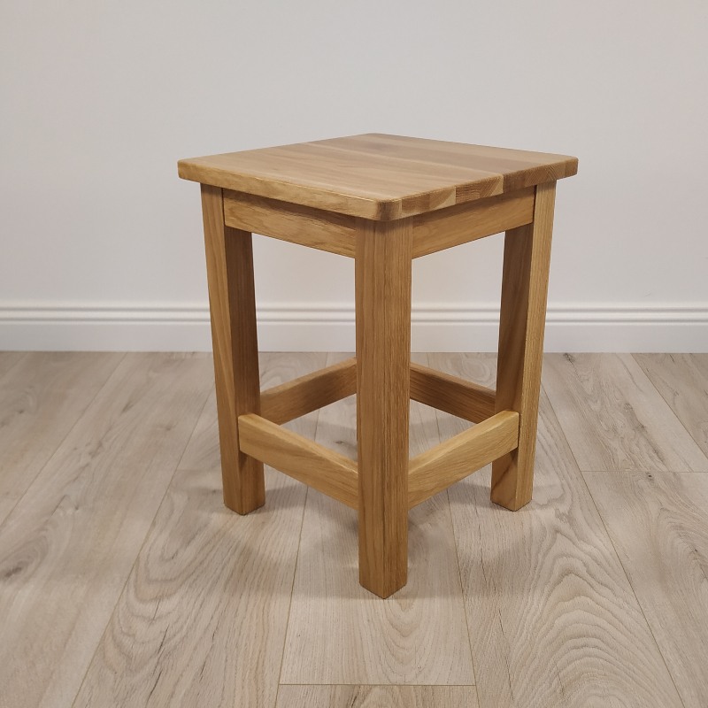 Ąžuolinė taburetė pastiprinta Ąžuolinė taburetė pastiprinta