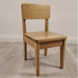 Ąžuolinė vaikiška kėdutė Ąžuolinė vaikiška kėdutė