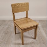 Ąžuolinė vaikiška kėdutė Ąžuolinė vaikiška kėdutė