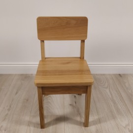 Ąžuolinė vaikiška kėdutė Ąžuolinė vaikiška kėdutė
