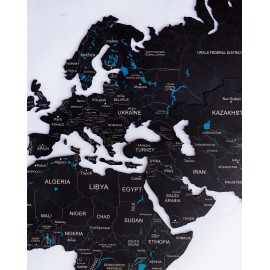 Juodas pasaulio žemėlapis su upėmis ir ežerais
