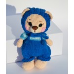 Nertas meškutis su mėlynu kombinezonu