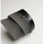 Juodai pilka apyrankė | oda