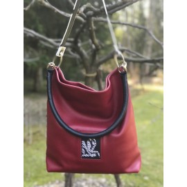 Raudona rankinė su taškuota rankena | oda