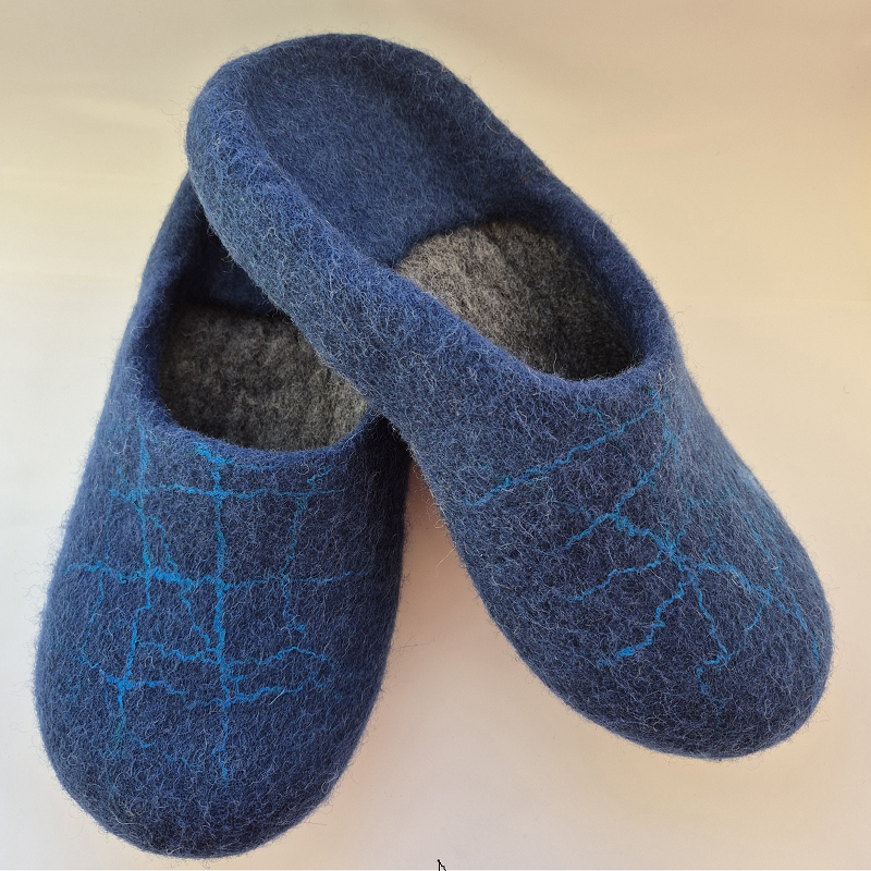 43 dydžio šlepetės