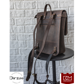 Maža ruda odinė kuprinė moterims