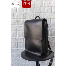 Juoda maža odinė kuprinė moterims