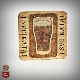 "Į sveikatą" inkrustuotas medinis padėkliukas 