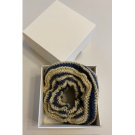 Virbalais megzta plaukų gumytė