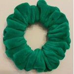 Aksominė plaukų gumytė, žalios spalvos Aksominė plaukų gumytė, žalios spalvos