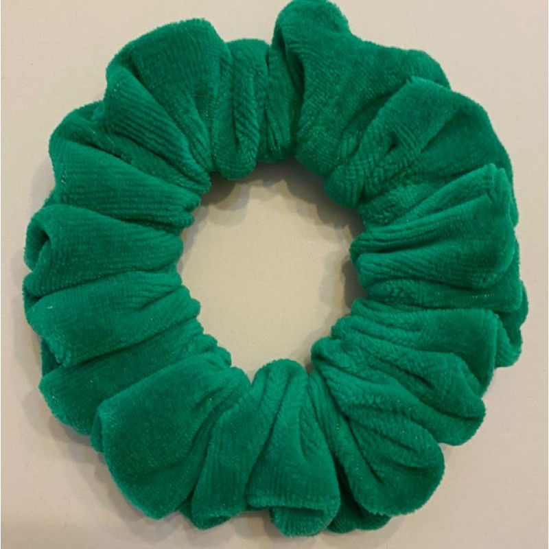 Aksominė plaukų gumytė, žalios spalvos Aksominė plaukų gumytė, žalios spalvos