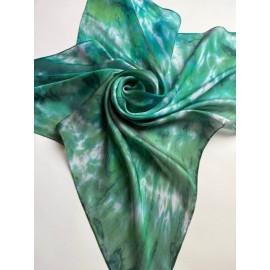 „Žalioji banga“ – rankomis tapyta šilkinė skarelė