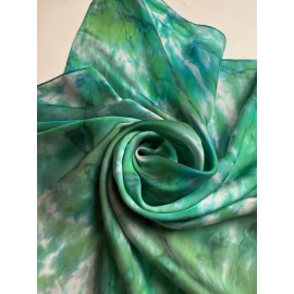 „Žalioji banga“ – rankomis tapyta šilkinė skarelė