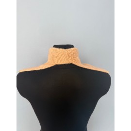 „Smėlio šiluma“ – rankomis megzta kaklo mova iš kašmyro, šilko ir alpakos