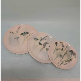 Lėkštė su įspaustom žolytėm